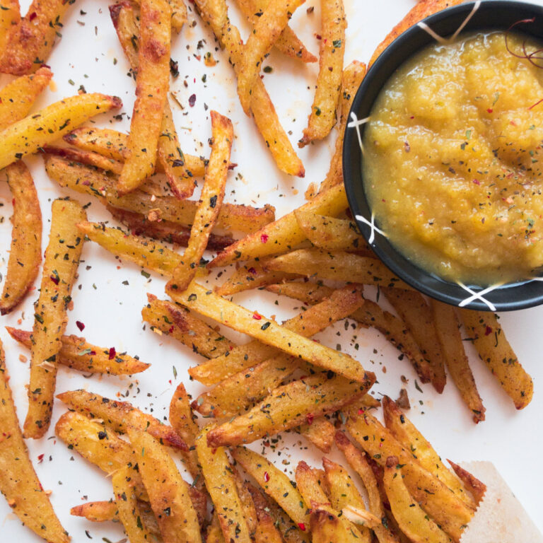 Read more about the article Hausgemachte Pommes mit Ananas-Jalapeño Dip